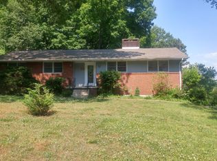 134 N Seneca Rd, Oak Ridge, TN 37830