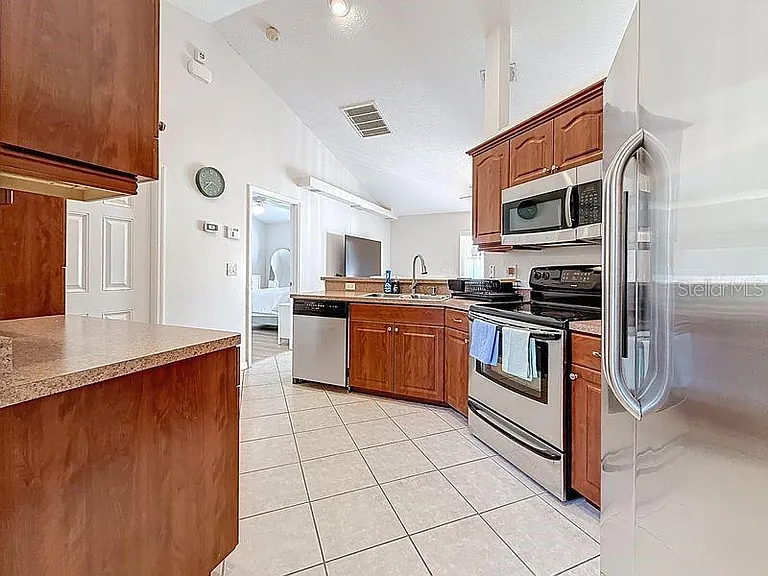 2402 Dryer Ave — Photo 6
