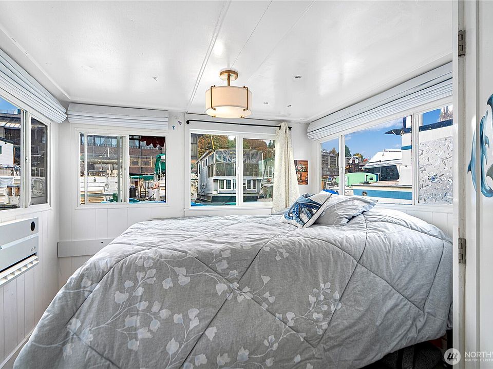 28th image of 2040 Westlake Avenue N #14
