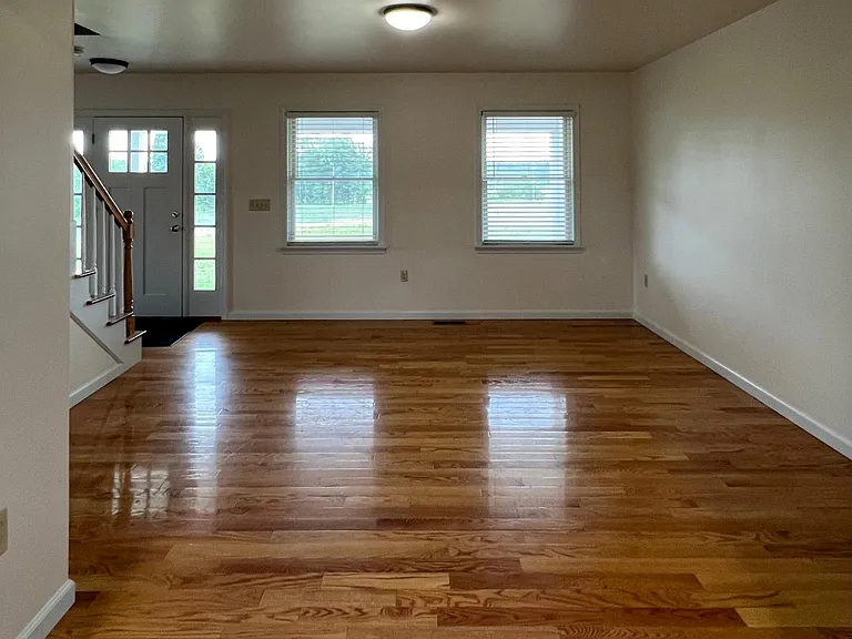 100 N Maple St — Photo 30