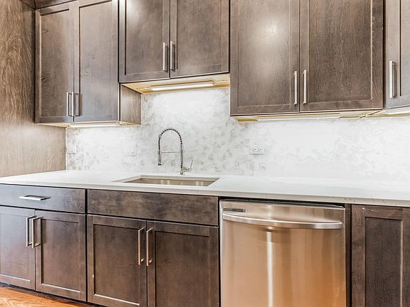 5th image of 3235 N Wilton Ave #1