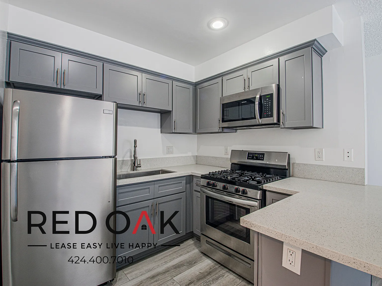 Fantastic One Bedroom with Loads Of Natural Light, Pool, On-Site Laundry, and Secure Parking Avai... — Photo 1