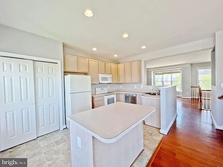 8118 Rainwater Cir — Photo 7