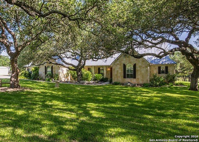 1st image of 130 Majestic Oaks Dr