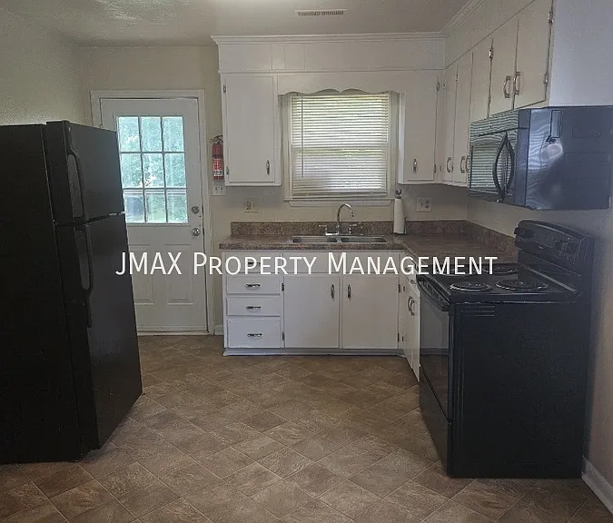 1811 Jerome St SE #A — Photo 3