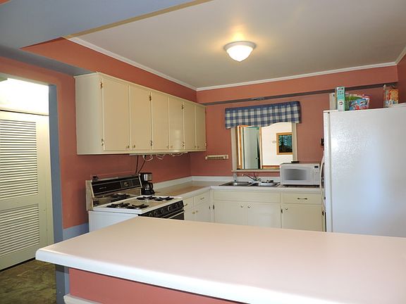 2nd image of 148 Nashua St
