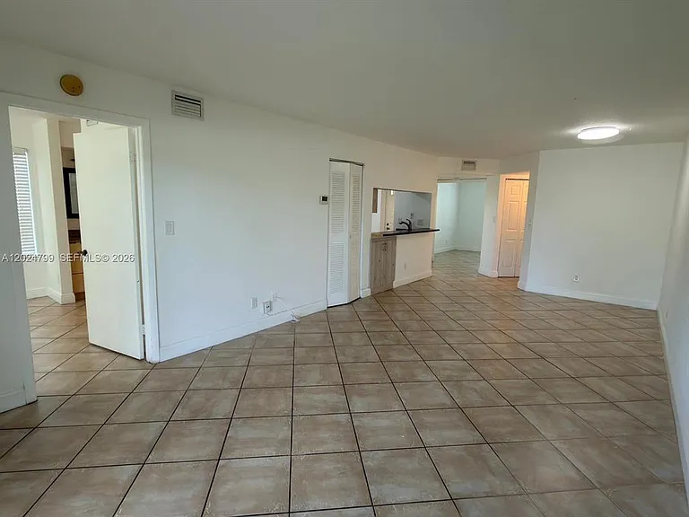 1025 Coral Club Dr — Photo 7