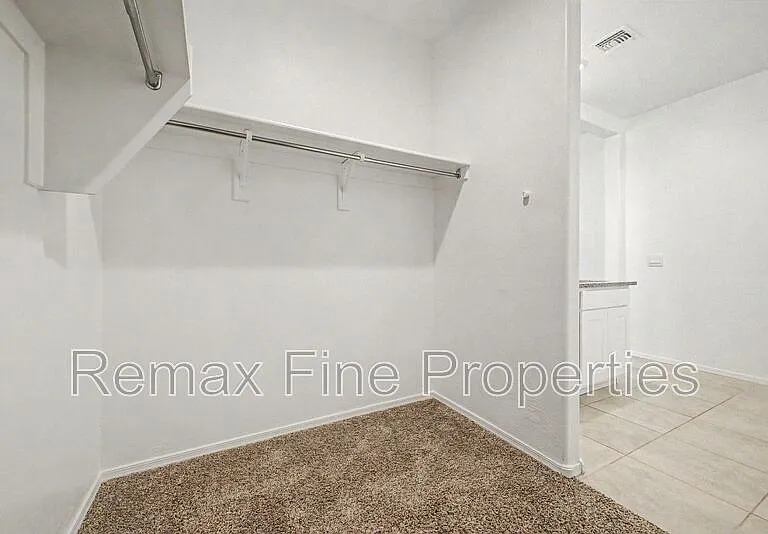 1566 E Fletcher Dr — Photo 17