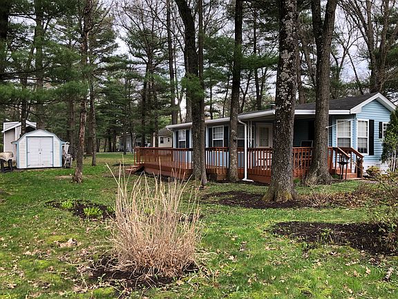 0.5 Acre yard w/ fire pit