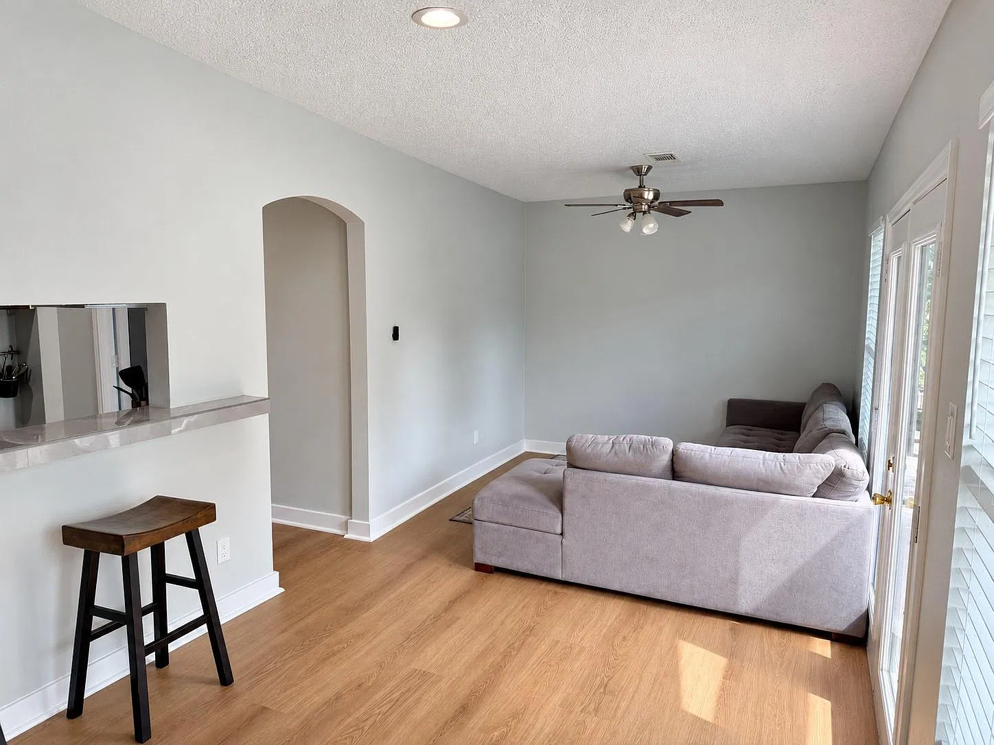 2 bed, 1.0 bath, 2220 sqft, $1,600 — Photo 4