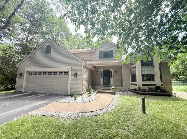2228 Douglynn Ln, Saint Paul, MN 55119