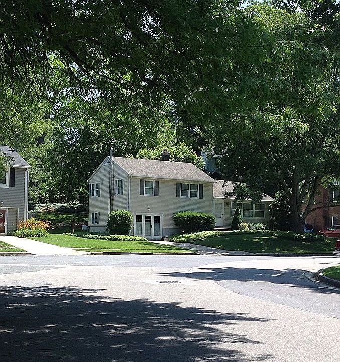 2nd image of 121 Glenmore Ave
