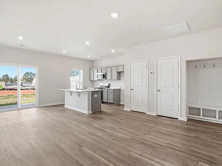 3 bed, 2.5 bath, 1454 sqft, $1,950 — Photo 4