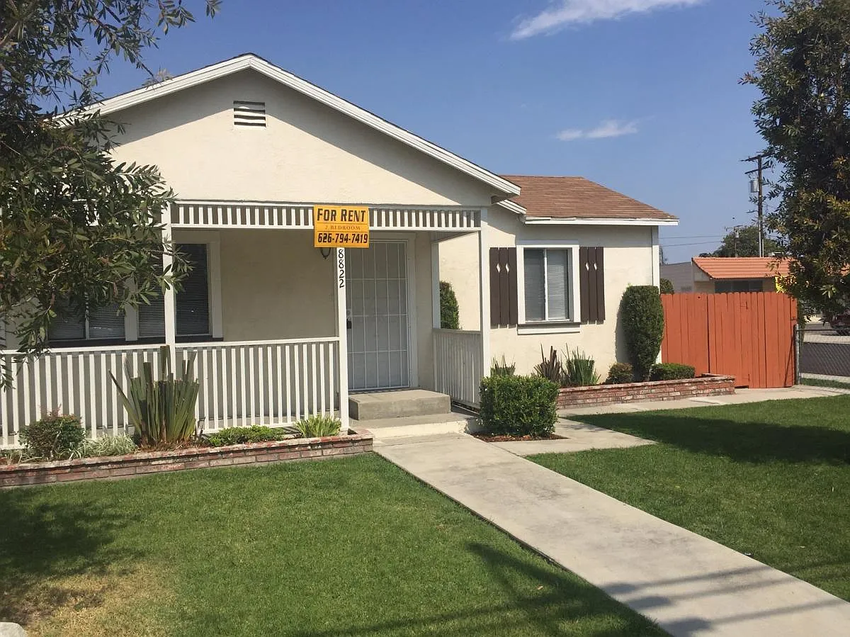 2 bed, 1100 sqft, $3,100 — Photo 2
