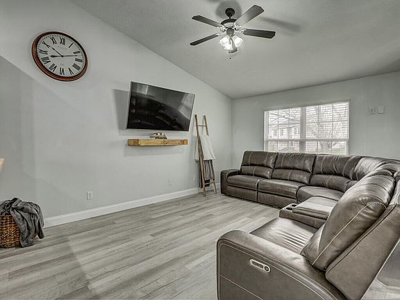 2nd image of 263 Redwood Dr