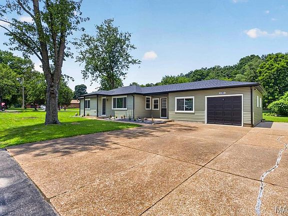 3rd image of 1381 Pleasant Dr