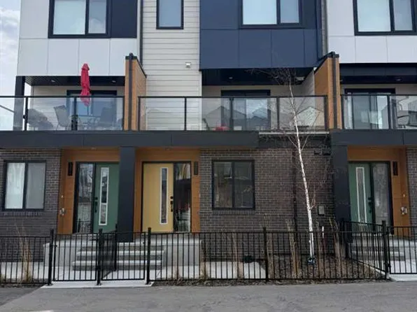 8535 N 19th Ave SE #302, Calgary, AB T2B 0A5