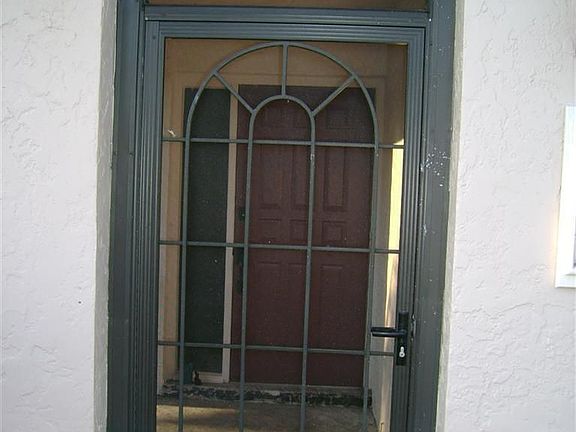 3rd image of 920 SE 21st Ln