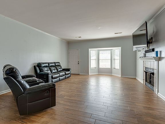 2nd image of 3010 Caldwell Rd Unit 203