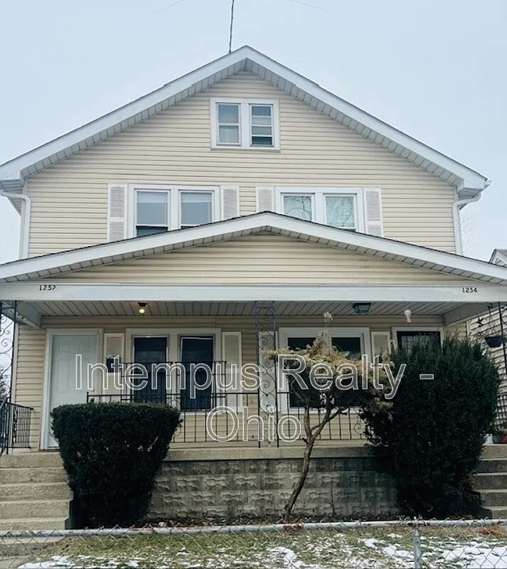 2 bed, 1.0 bath, 985 sqft, $1,107 — Photo 2