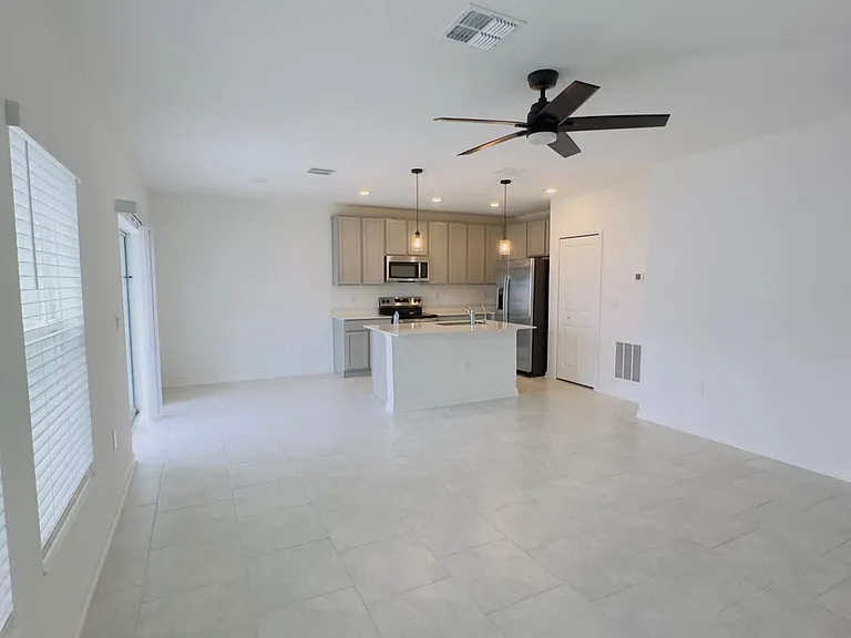 1341 Peach Creek Dr — Photo 3
