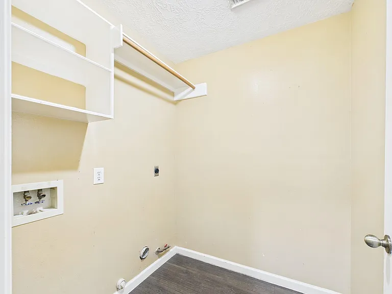 3718 Brookwood Dr — Photo 23