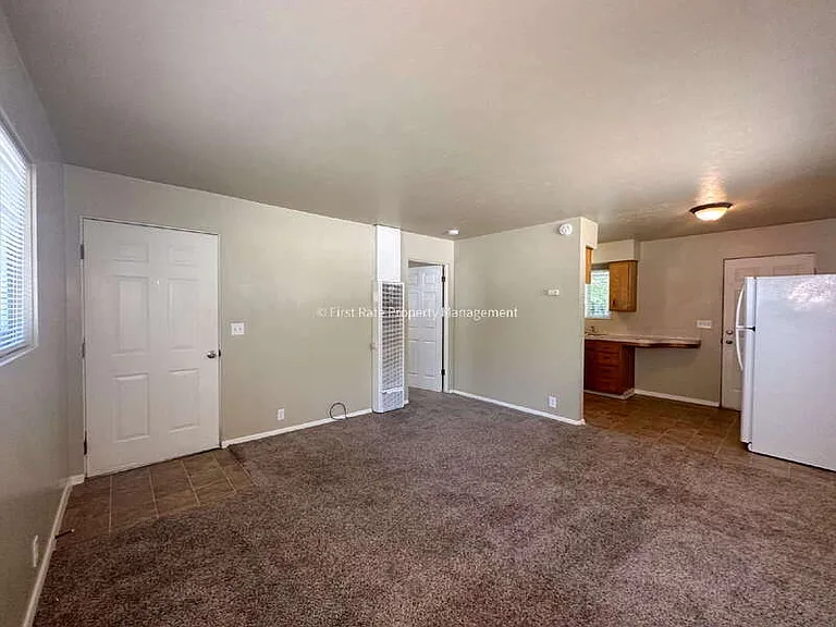 1821 S Jessie St — Photo 5