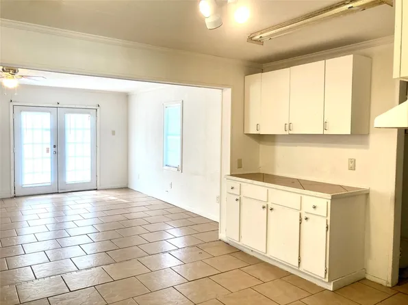 2927 Despot Rd, Shreveport, LA 71108