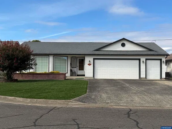 1397 Heather Way, Woodburn, OR 97071