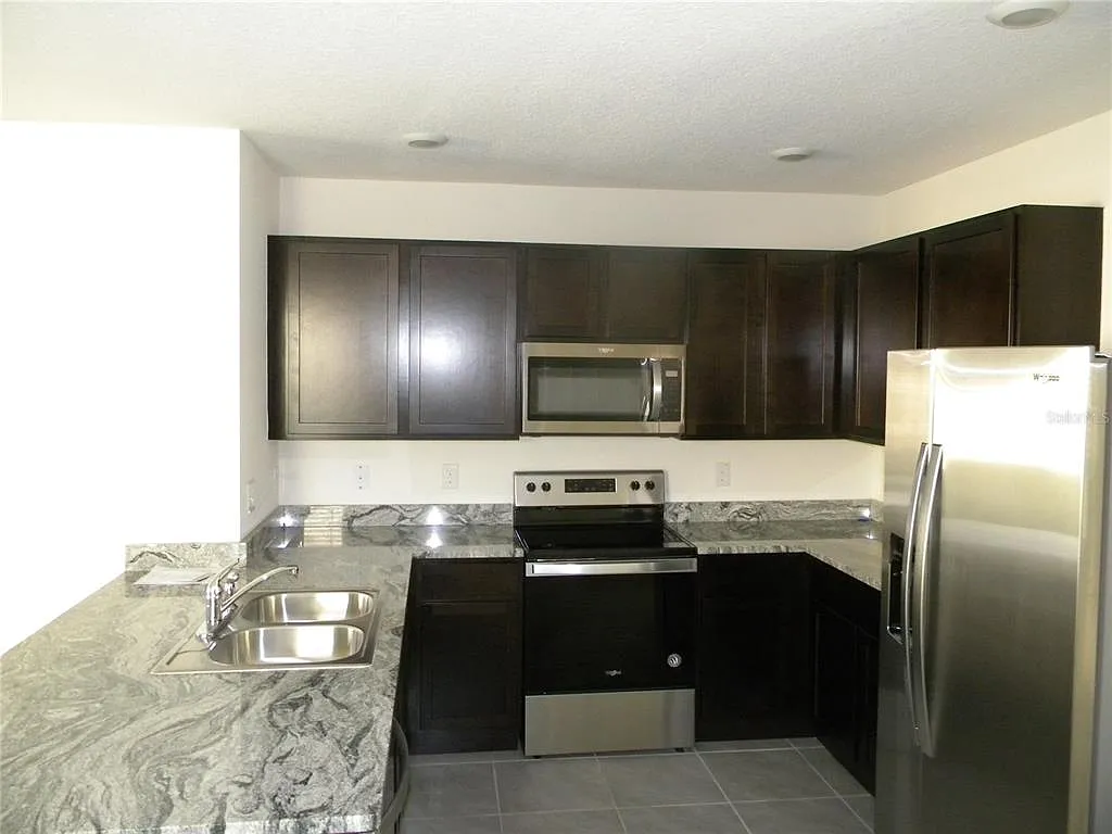 3 bed, 2.0 bath, 1546 sqft, $2,150 — Photo 3