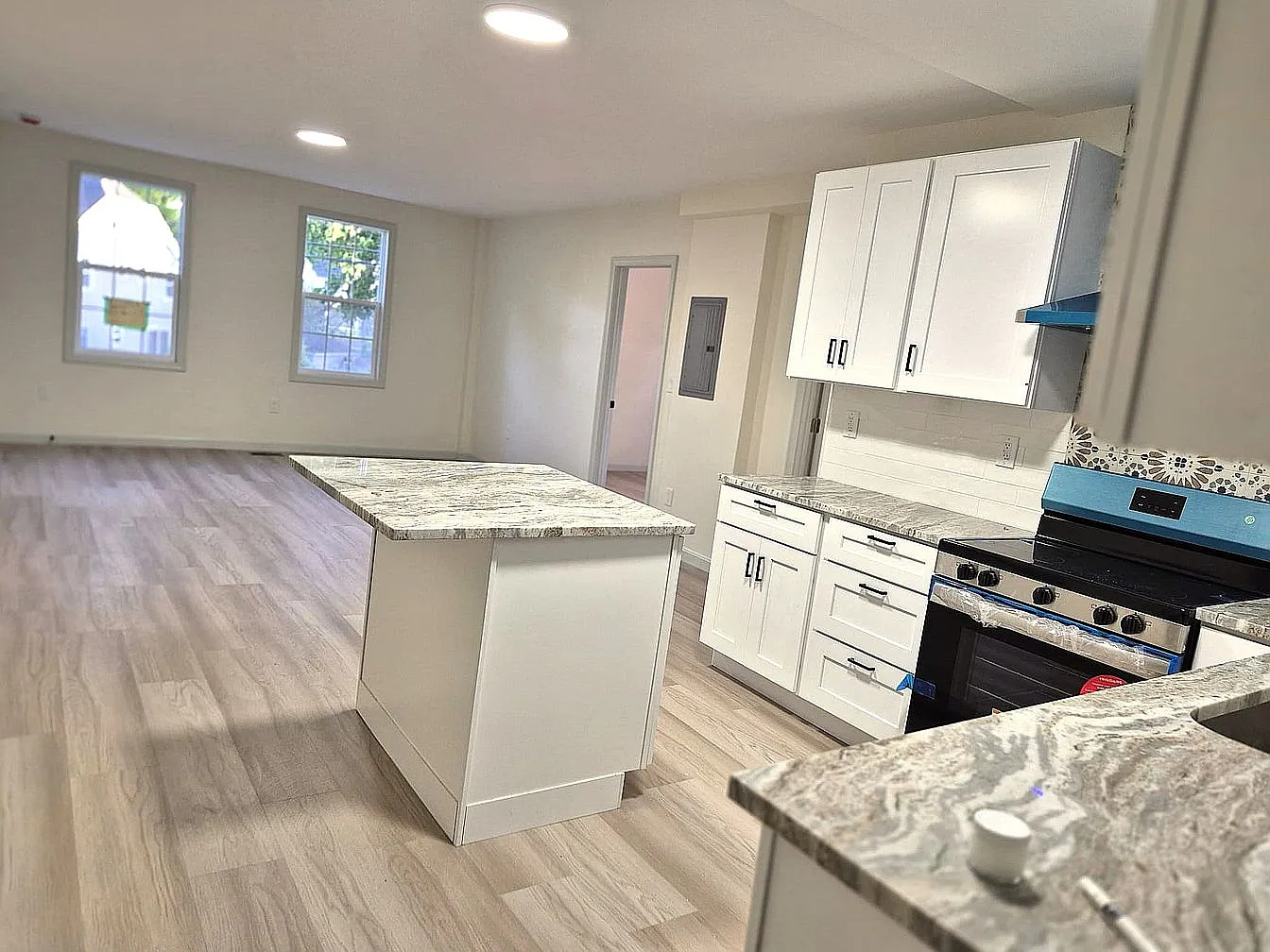 2 bed, 1100 sqft, $2,630 — Photo 3