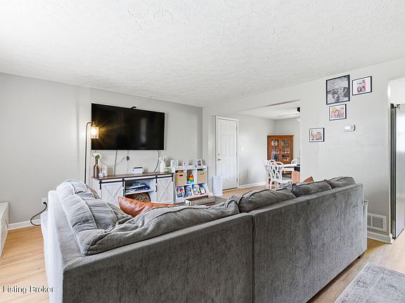 3rd image of 4411 Cody Ln