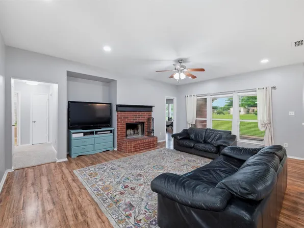 5008 Running Brook Dr, Joshua, TX 76058