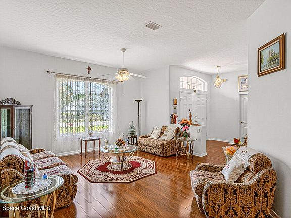 4th image of 785 Parsons Cir SE