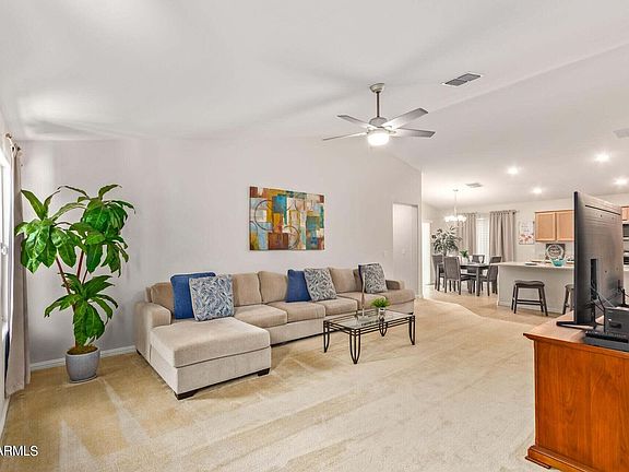 4th image of 763 W KINGMAN Drive
