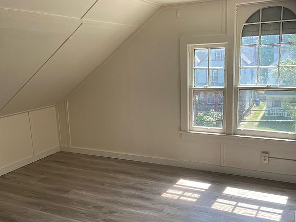 2nd image of 108 Allen St N #5