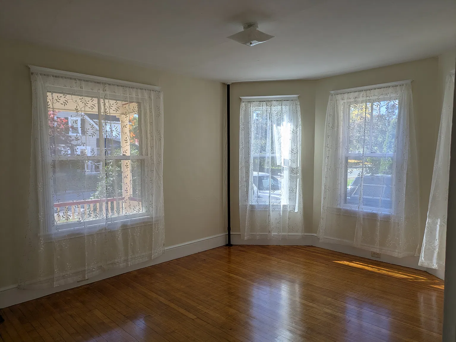 1 bed, 1200 sqft, $1,500 — Photo 4