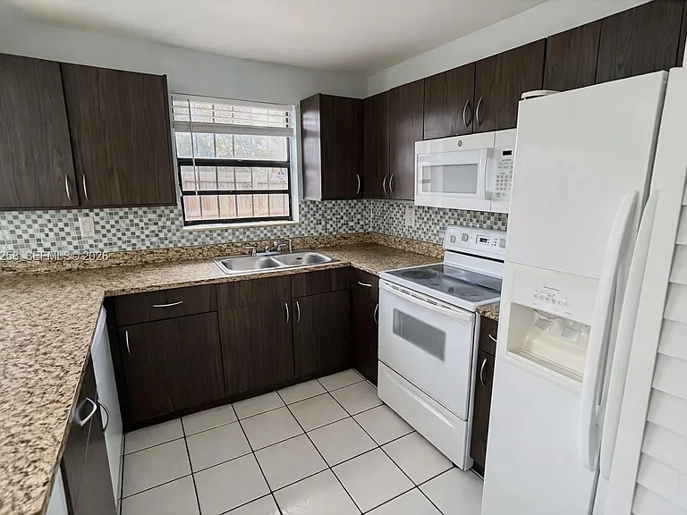 10900 NW 7th St #101 — Photo 2