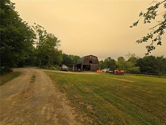 5th image of 304 Watrus Rd