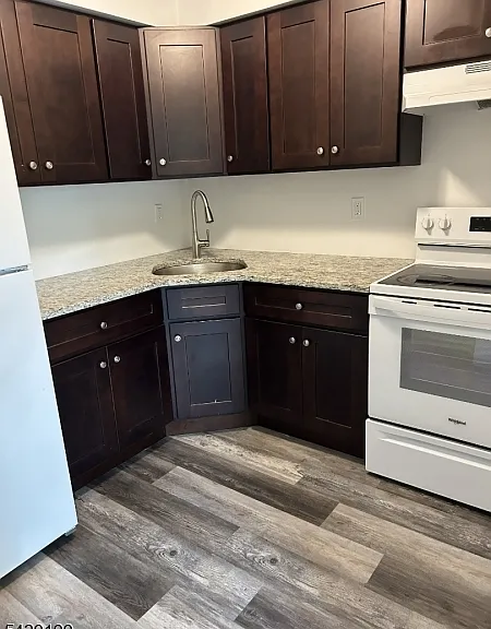 1041 Ridge St #B45 — Photo 2