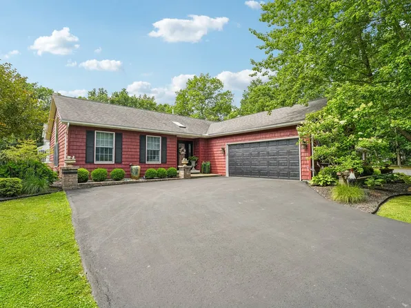 35 Woodlawn Dr, Clark, PA 16113