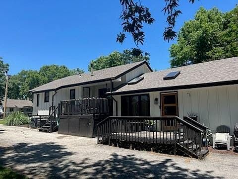 3rd image of 8409 Flora Ave