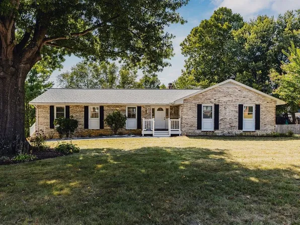 120 Tiffany Dr, Waynesboro, VA 22980