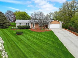 N65W28292 Ruby Cir, Hartland, WI 53029