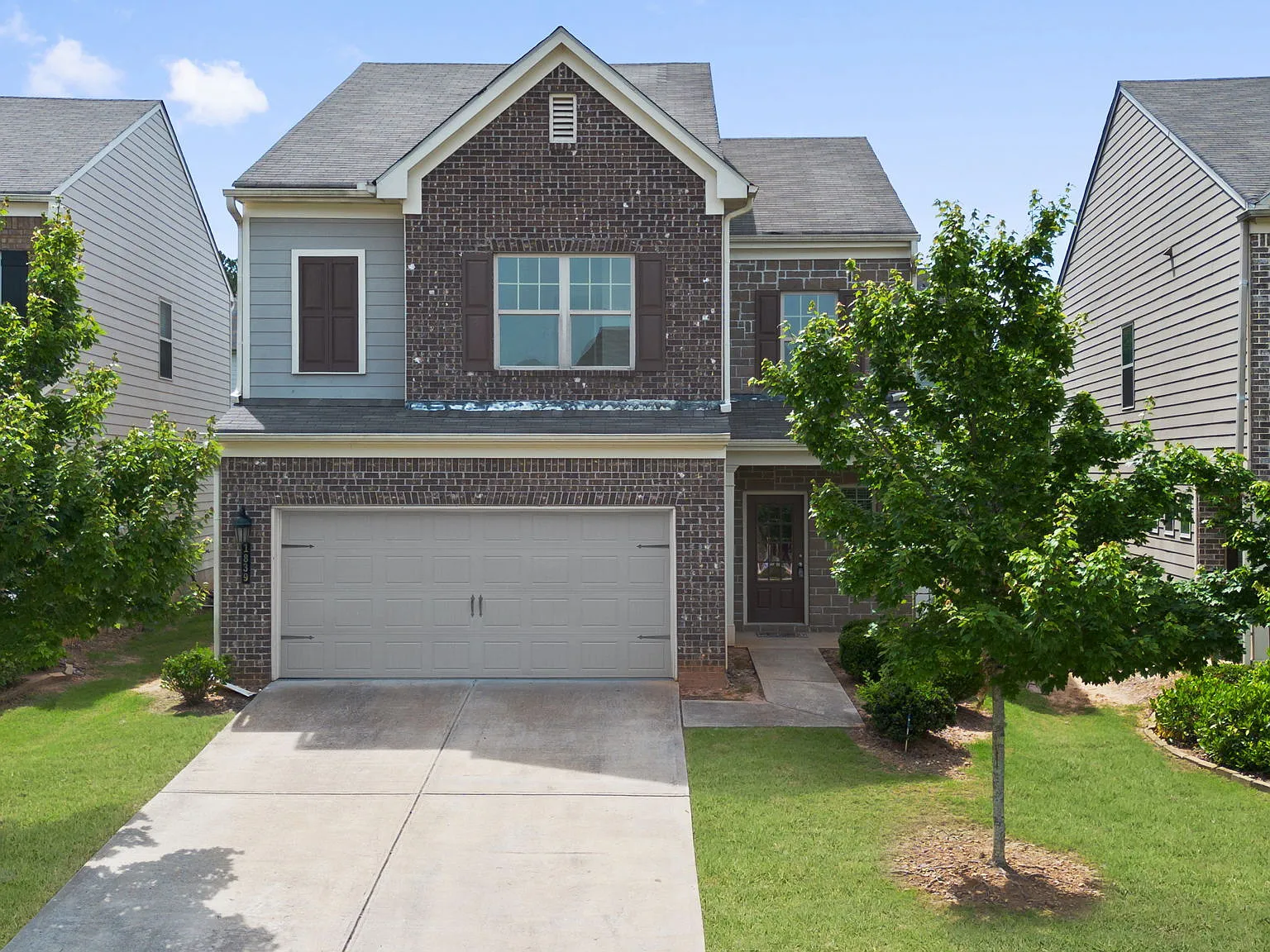 4 bed, 2.5 bath, 2306 sqft, $2,400 — Photo 3