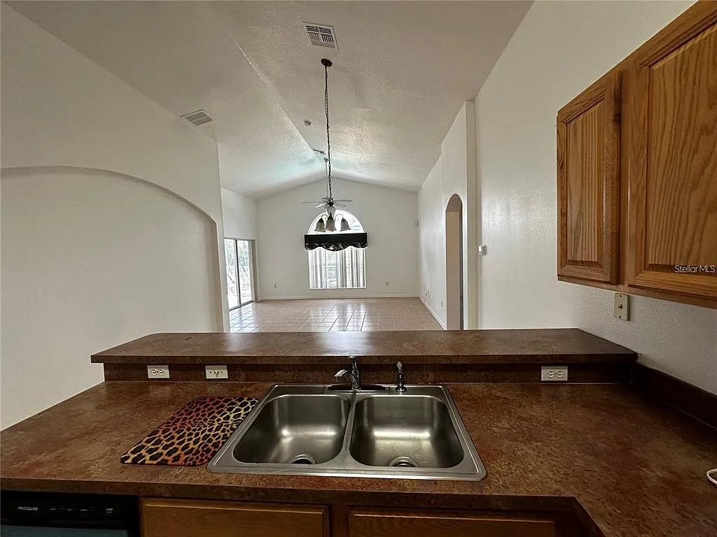 4 bed, 3.0 bath, 1720 sqft, $2,500 — Photo 4