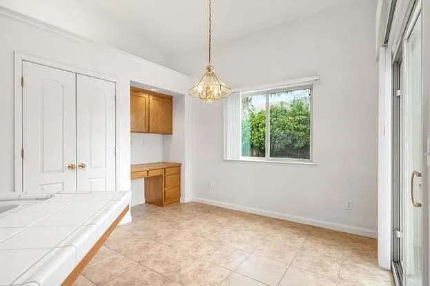 2832 E Cromwell Ave — Photo 12