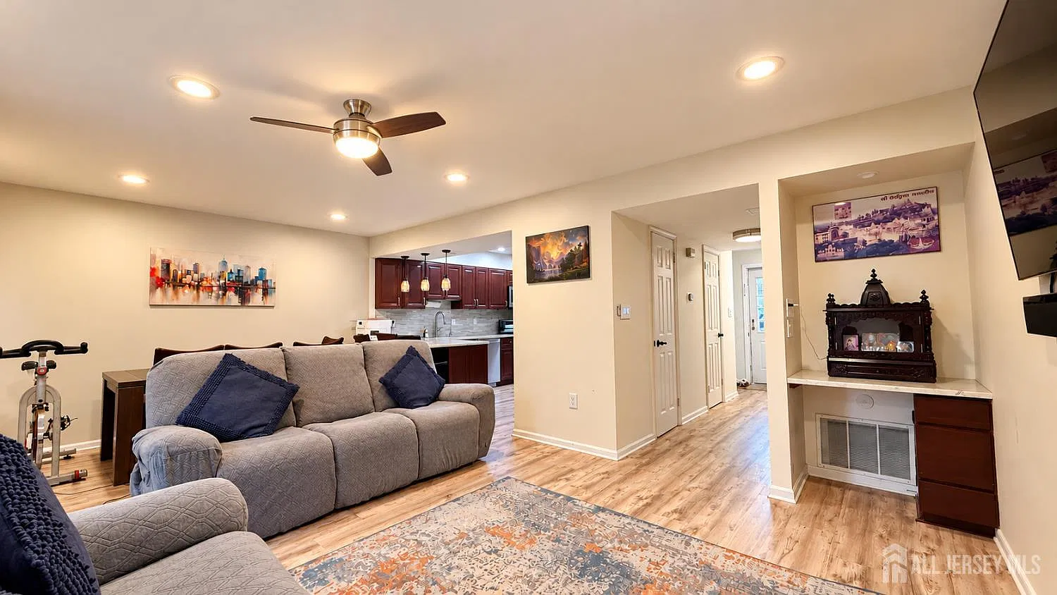 2 bed, 2.5 bath, 1298 sqft, $3,000 — Photo 2