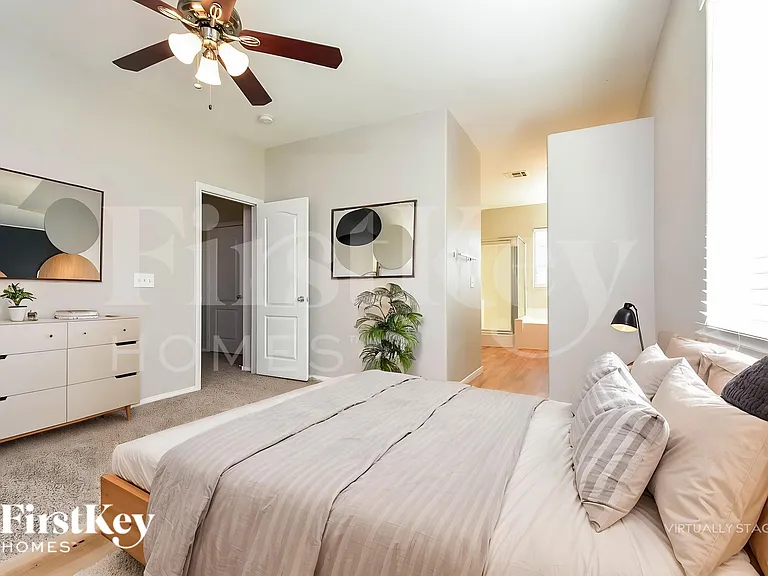 10552 Lessona St — Photo 11