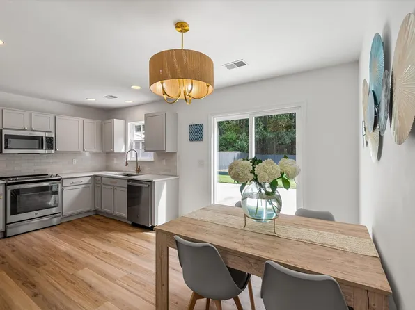 1344 Palm Cove Dr, Charleston, SC 29492